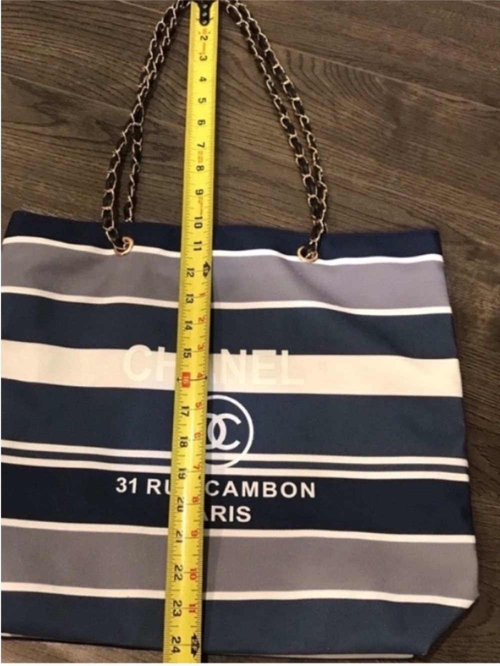 Chanel gift tote - Picture 8 of 9